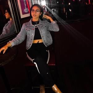 Meet your Posher, Anaya